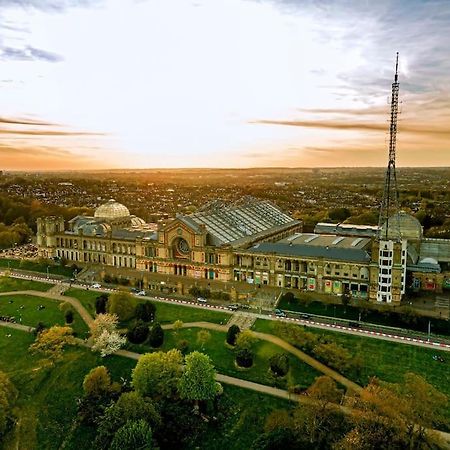Entire Apartment Alexandra Palace, Londra Exterior foto