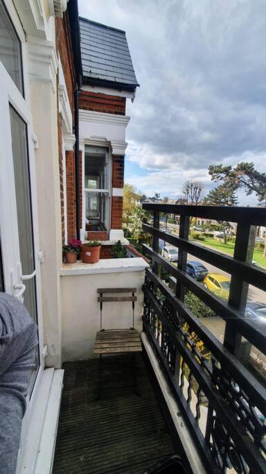 Entire Apartment Alexandra Palace, Londra Exterior foto